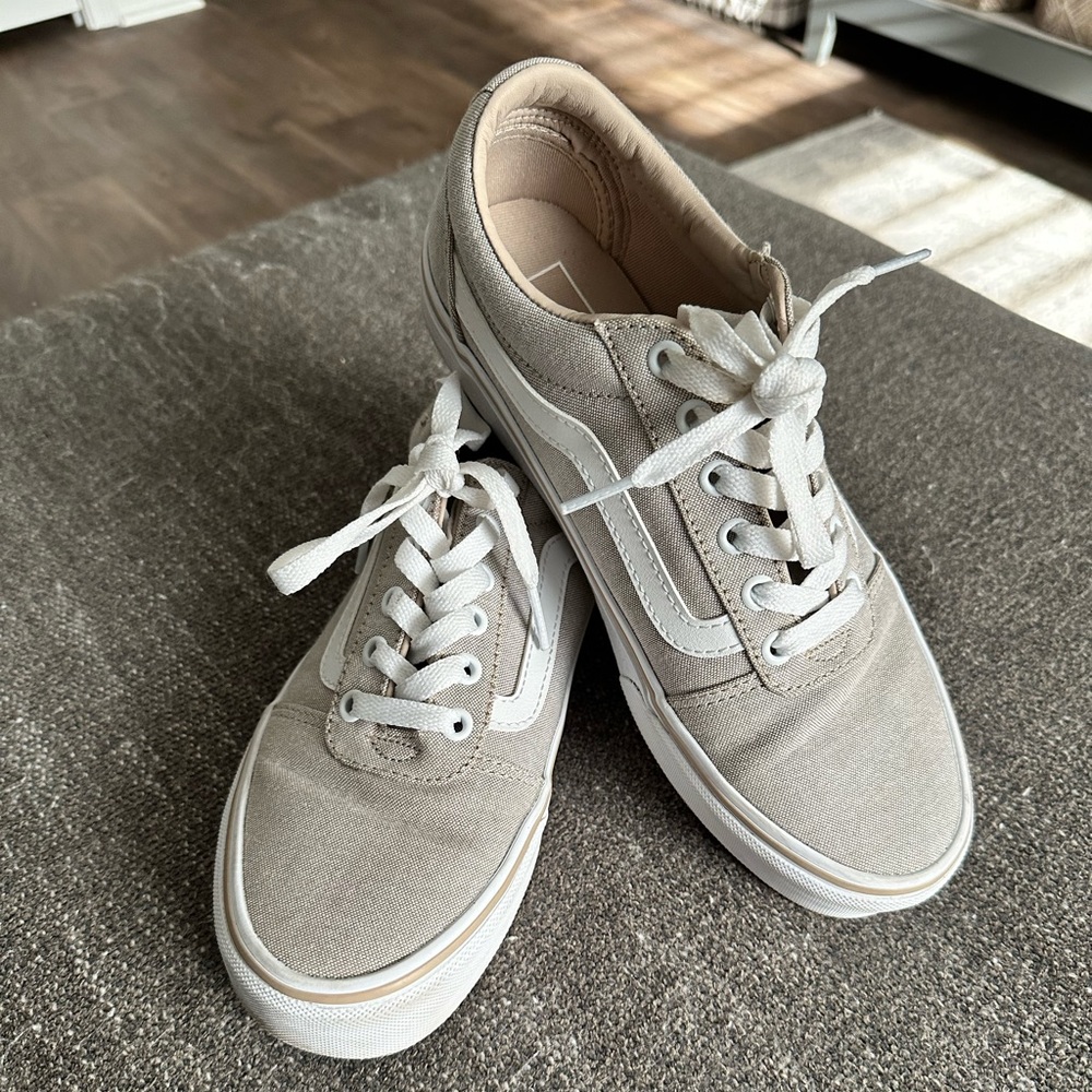 Size 8.5 women’s Vans sneakers